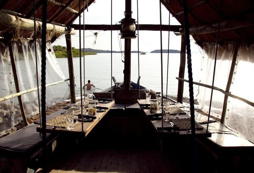 فندق Lake Shore Lodge & Campsite