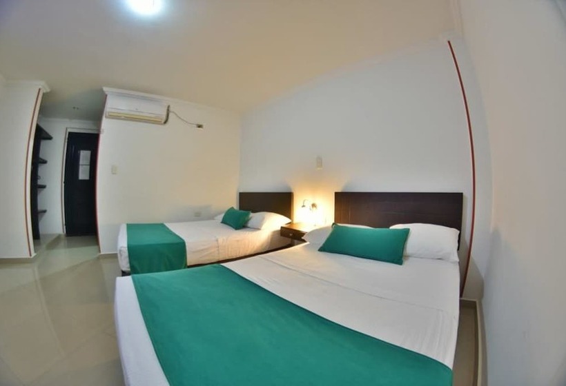 בית מלון כפרי Montserrat Plaza