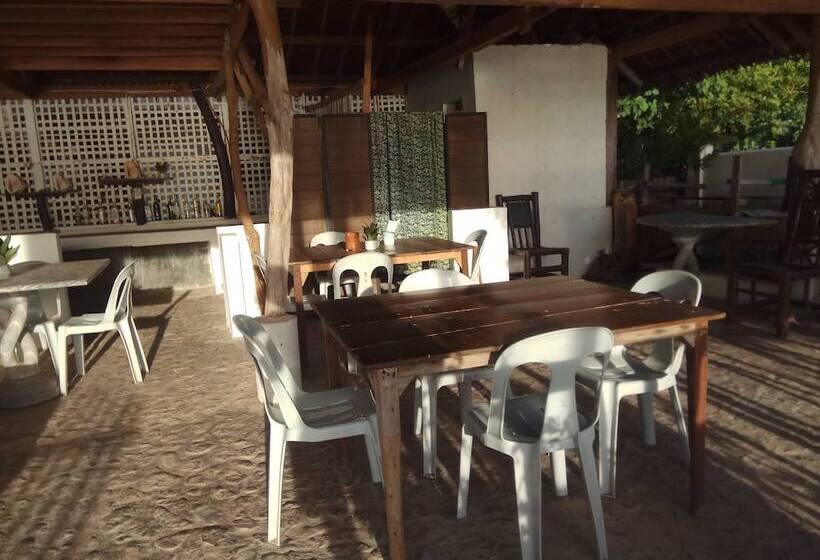 Hotel Nipa Hauz Resort