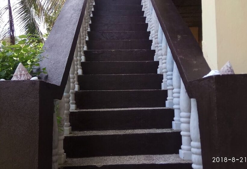 Hotel Nipa Hauz Resort