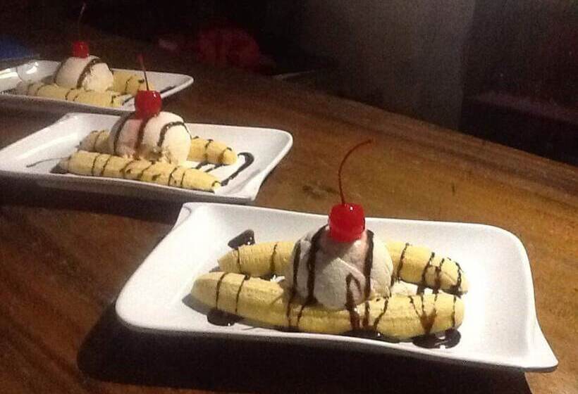 Hotel Nipa Hauz Resort