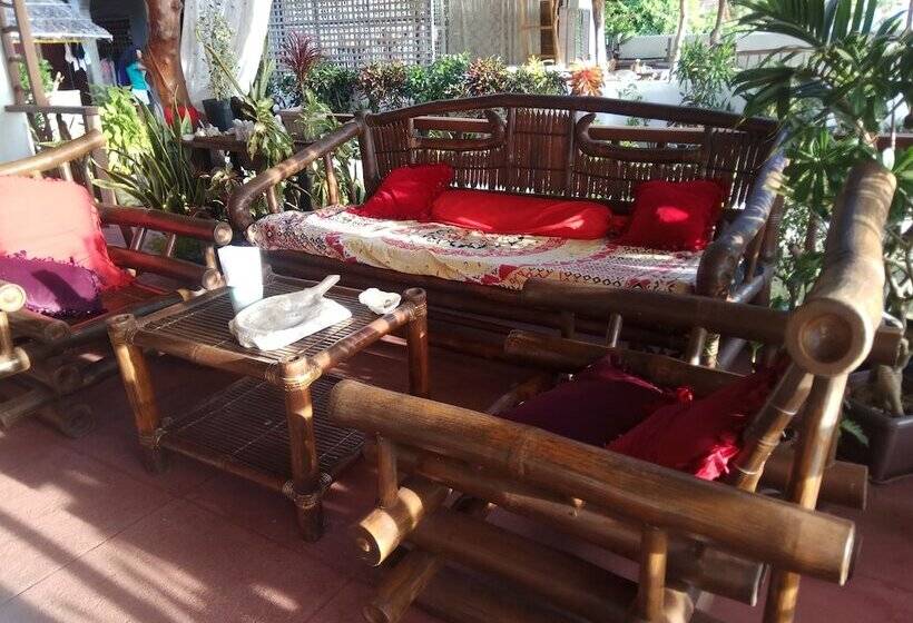 Hotel Nipa Hauz Resort