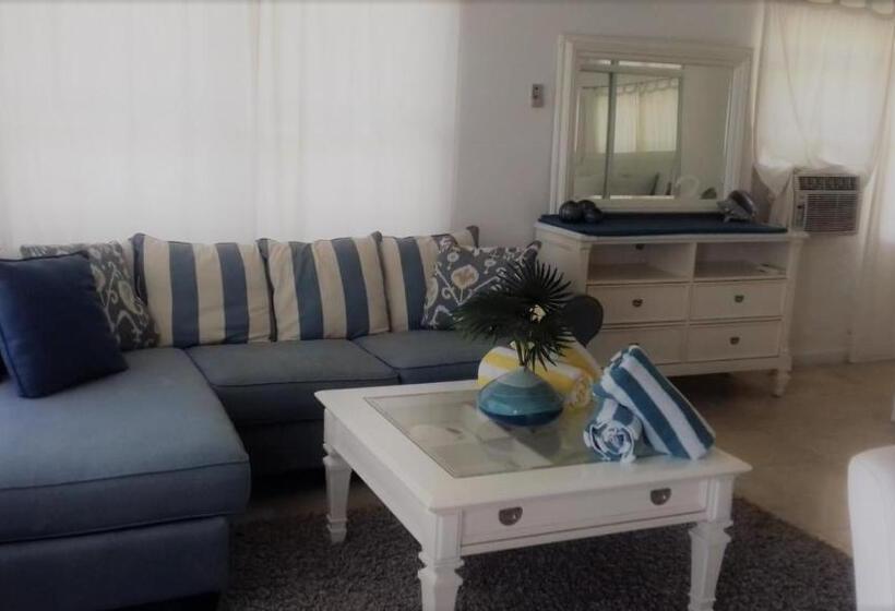 Отель The Sands