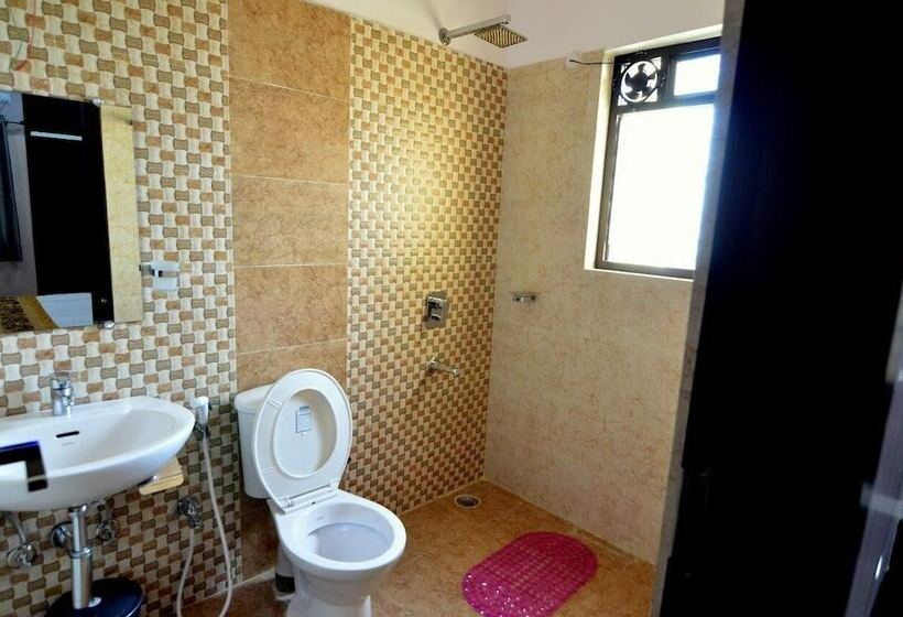 هتل Tulip Residency