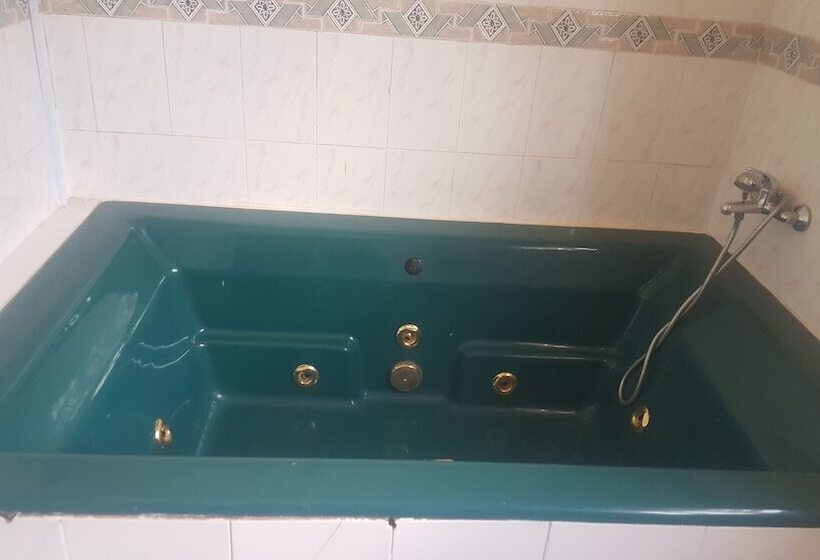 هتل Yelsking Royal Lodge