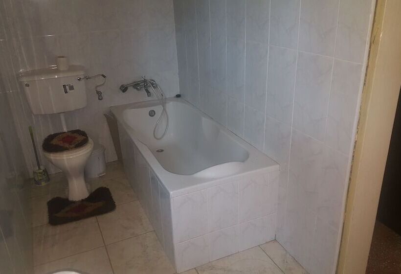 هتل Yelsking Royal Lodge