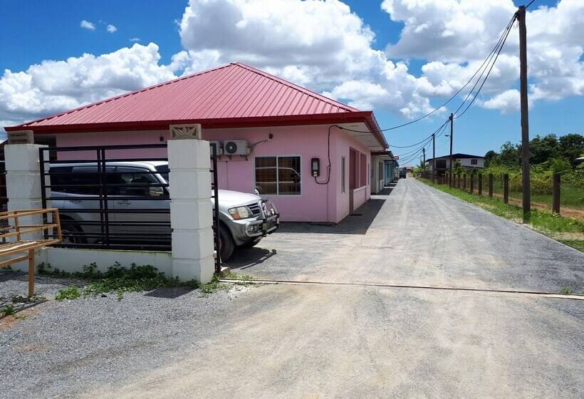 پانسیون Riverside Bungalows Commewijne