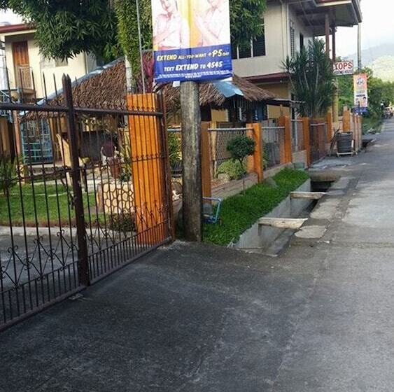 פנסיון Tops Lodging House