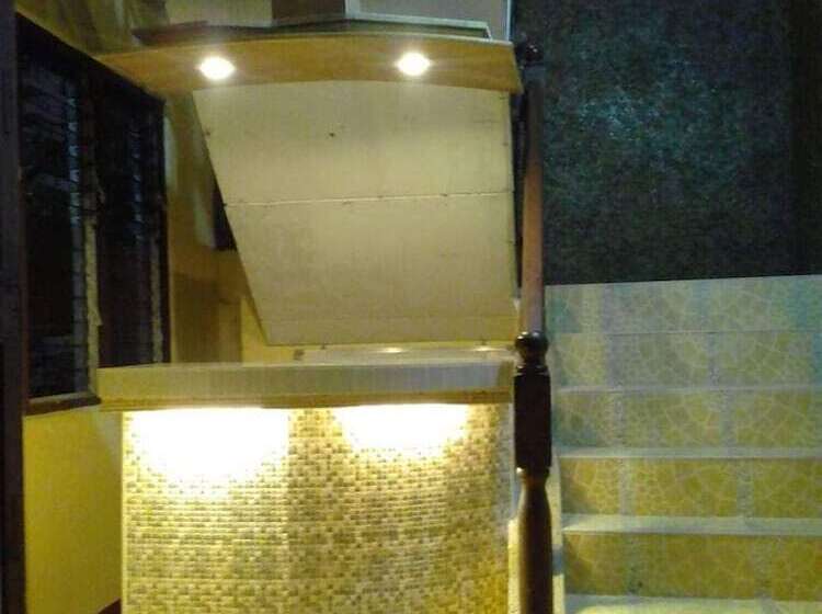 פנסיון Tops Lodging House