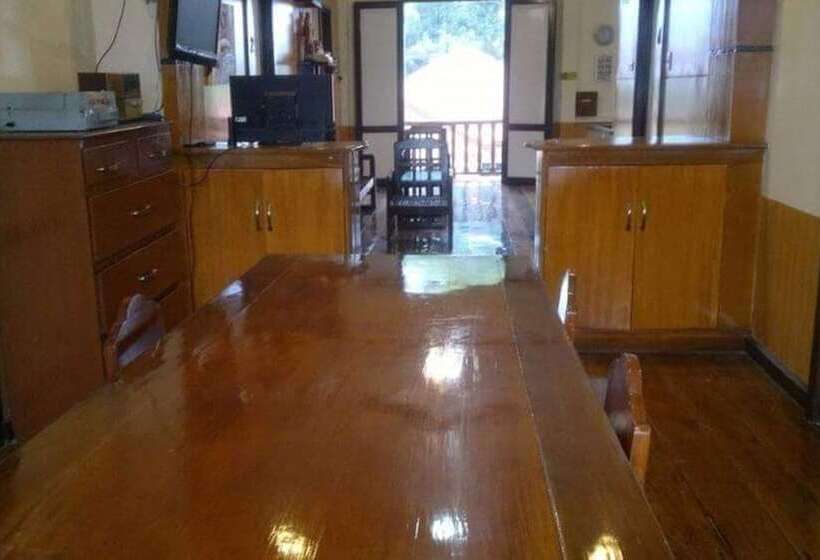 פנסיון Tops Lodging House