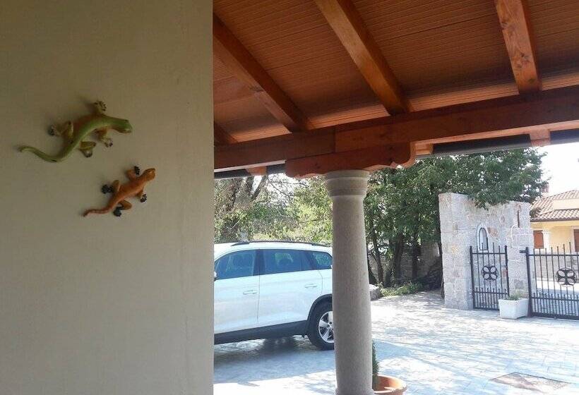 پانسیون Villa Salamander