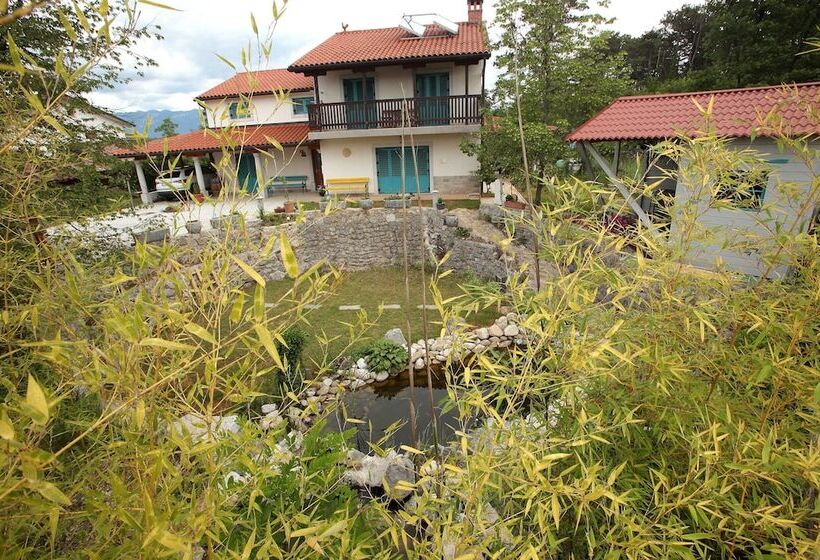 پانسیون Villa Salamander