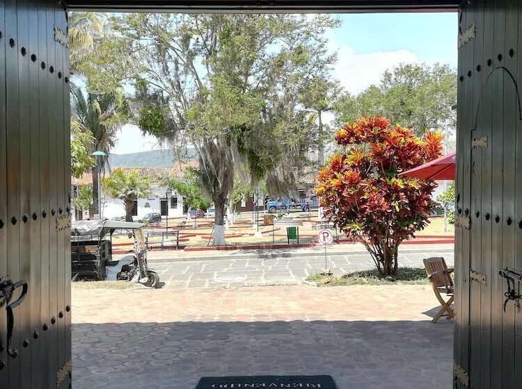 ペンション Vizcaya Plaza Curití