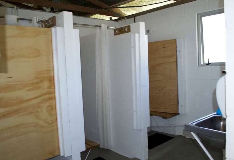 אתר נופש Golden Bay Holiday Park