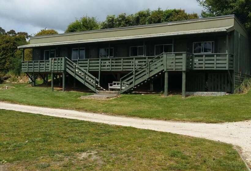 אתר נופש Golden Bay Holiday Park