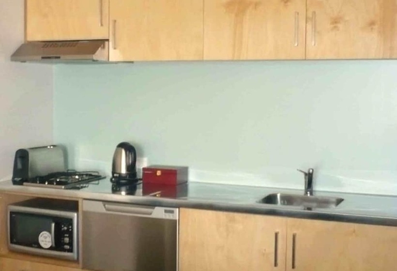 אתר נופש Golden Bay Holiday Park