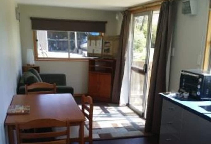 אתר נופש Golden Bay Holiday Park