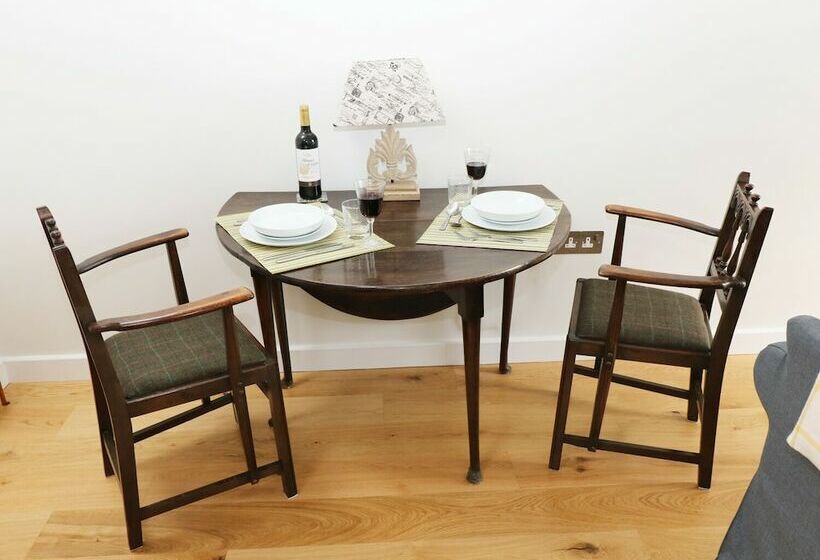 The Loft At Lucott House