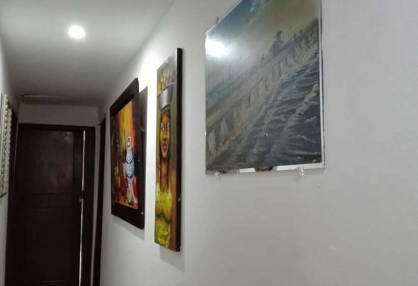 ユースホステル Hostal Backpackers Villa Karejo