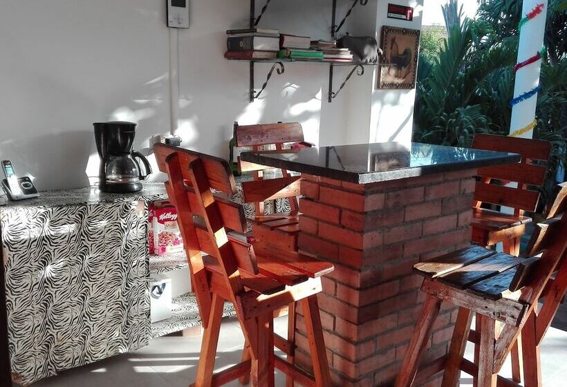 ユースホステル Hostal Backpackers Villa Karejo