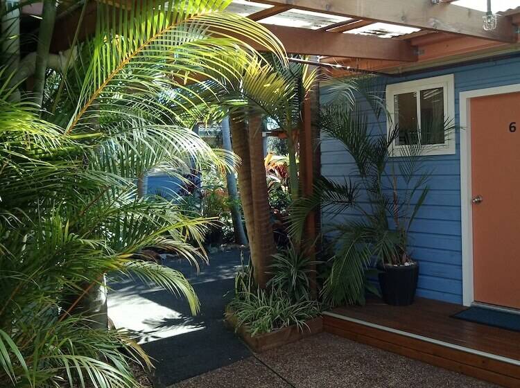 Общежитие Ozzie Pozzie Backpackers Yha