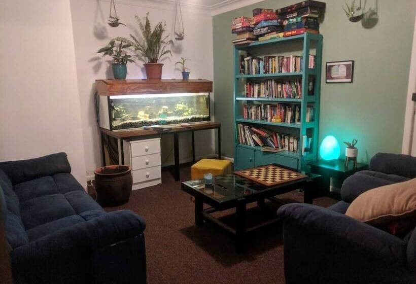 旅馆 Ozzie Pozzie Backpackers   Yha