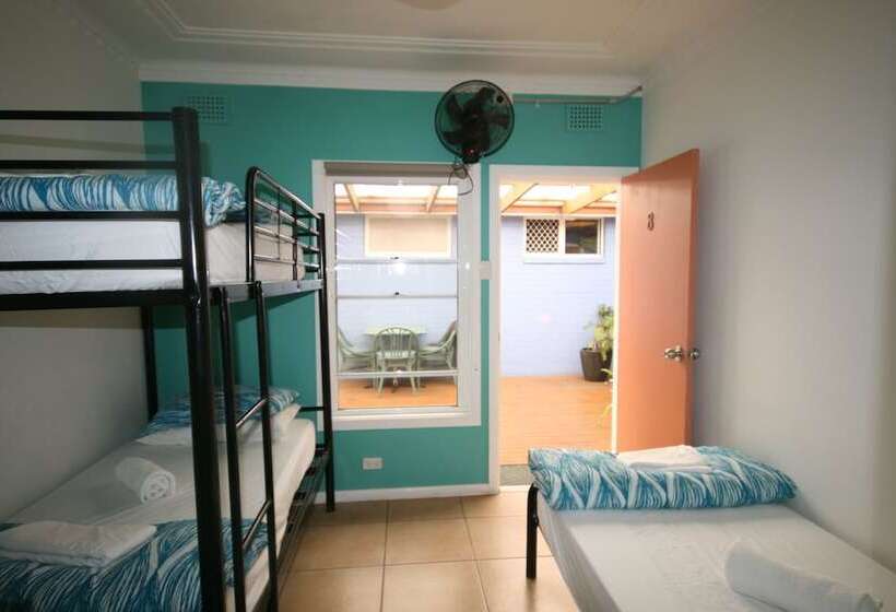 Общежитие Ozzie Pozzie Backpackers Yha