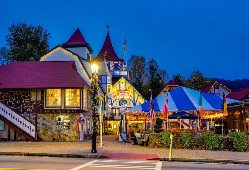 Bear Creek Lodge And Cabins In Helen Ga   Pet Friendly, River On Property, Walking Distance To Downt