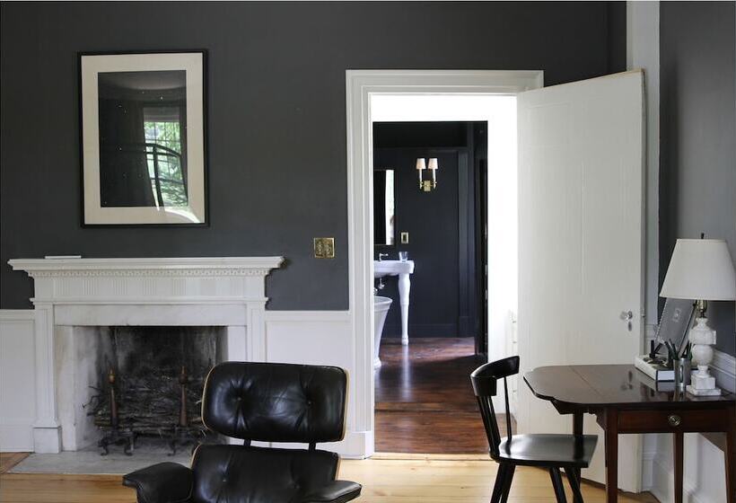 مبيت وإفطار Inn At Kenmore Hall