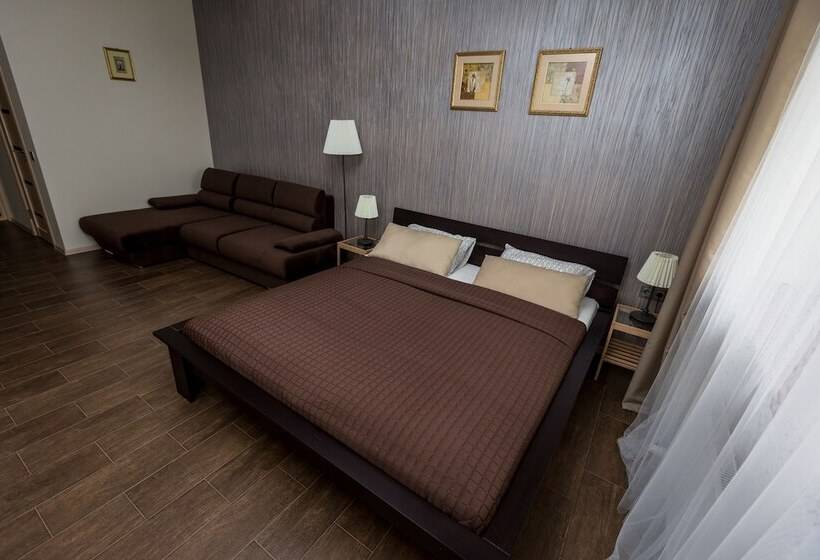 مبيت وإفطار Royal Hall