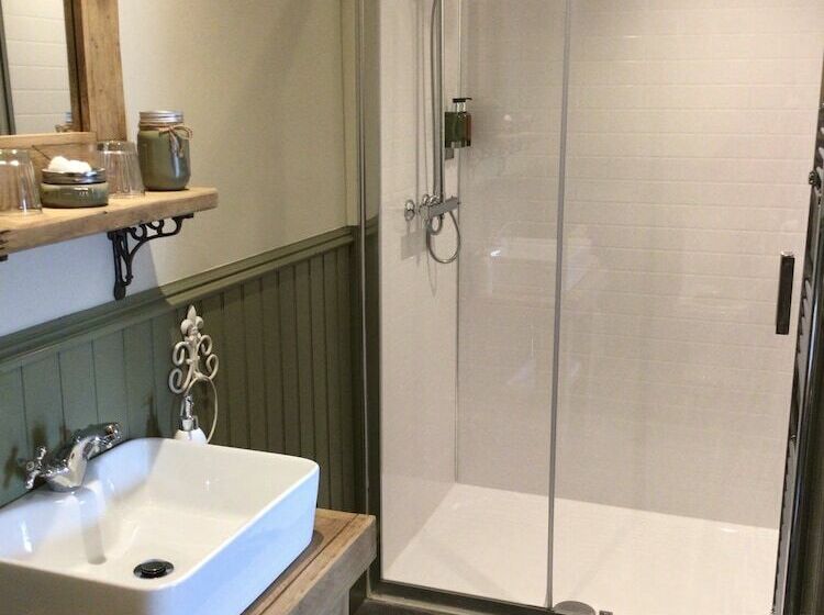 Bridgend House B & B