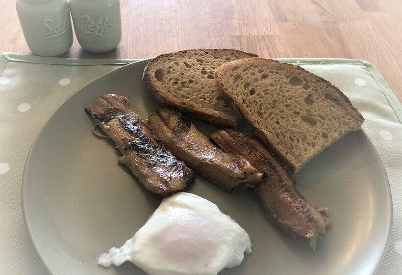 Bridgend House B & B