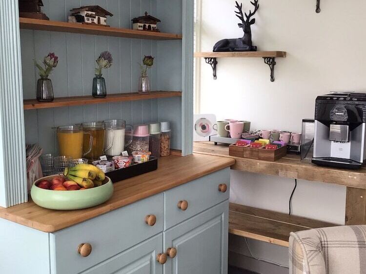 Bridgend House B & B