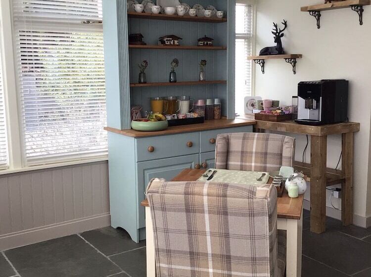 Bridgend House B & B