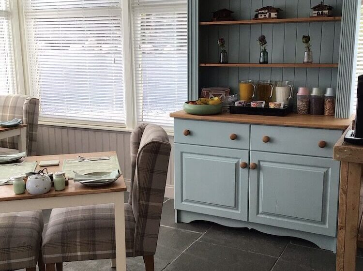 Bridgend House B & B