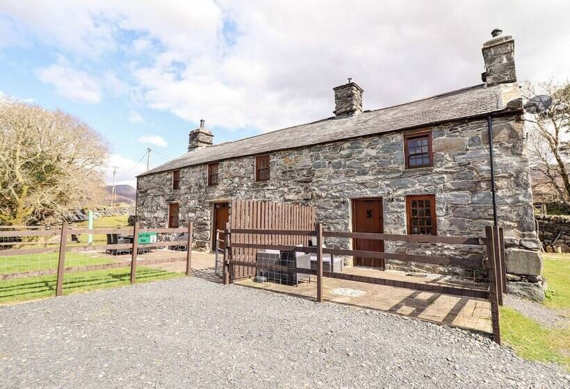 Cwm Yr Afon Cottage