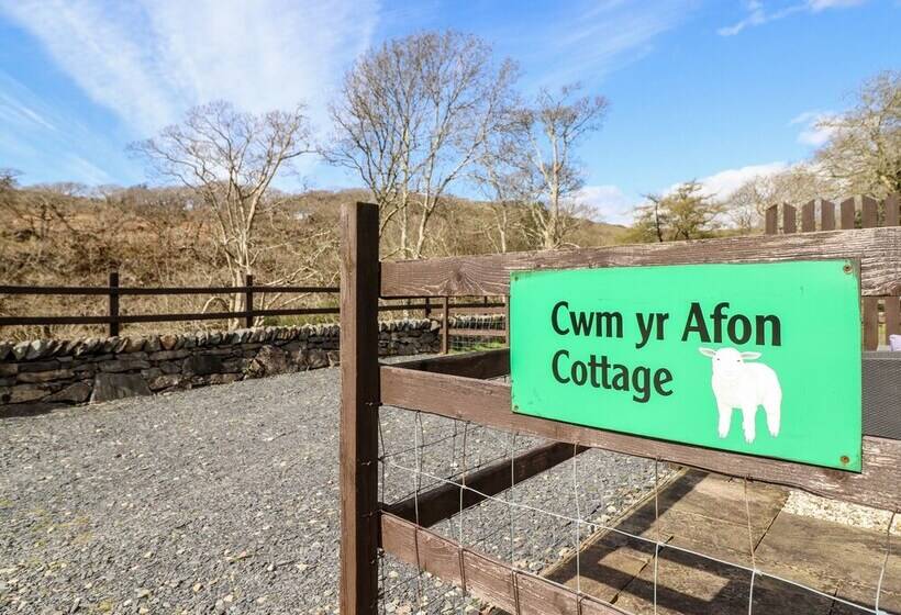 Cwm Yr Afon Cottage