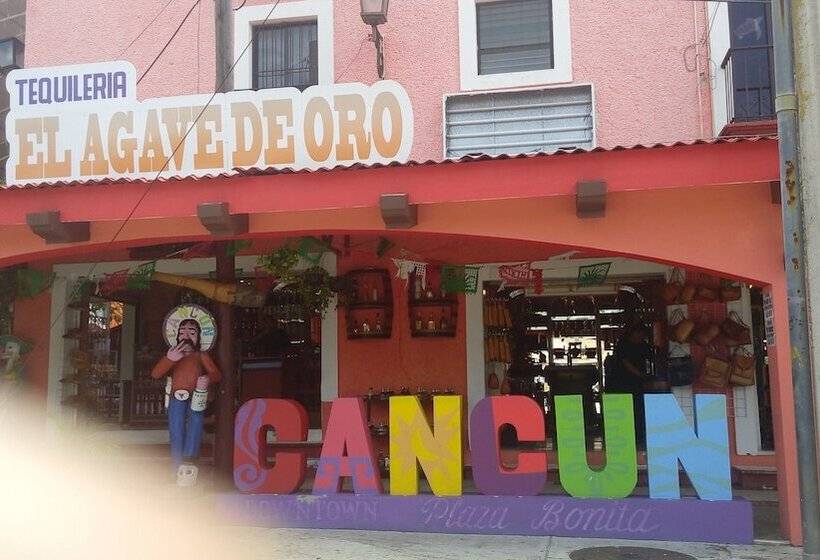 Hostal La Rivera Inn Hostel