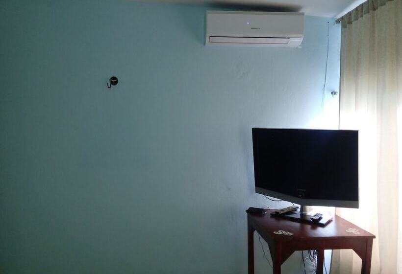 Hostal La Rivera Inn Hostel