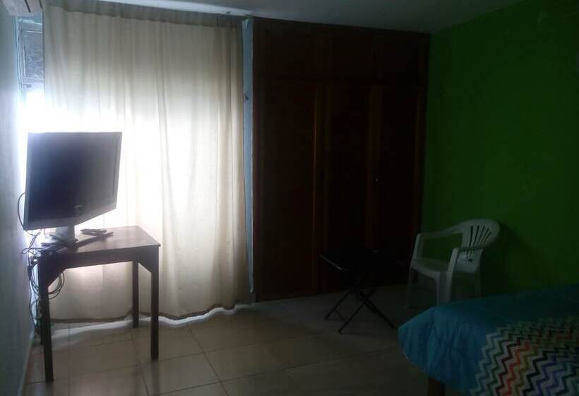 Hostal La Rivera Inn Hostel