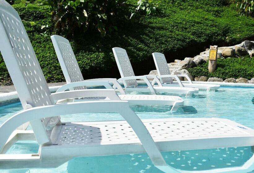 فندق Amuntai Rainforest Lodge