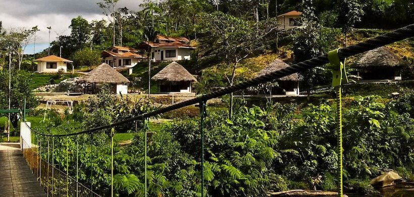فندق Amuntai Rainforest Lodge