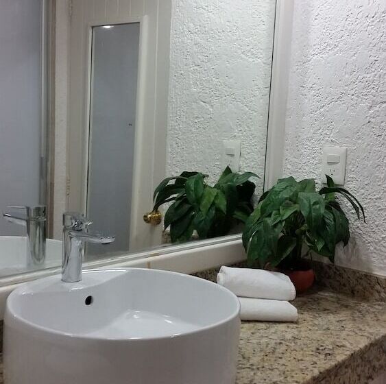 בית מלון כפרי Ar Solymar