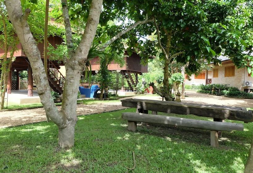 בית מלון כפרי Baan Ta Auan Resort