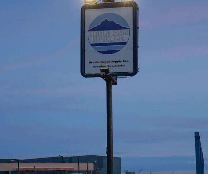 בית מלון כפרי Brooks Camp