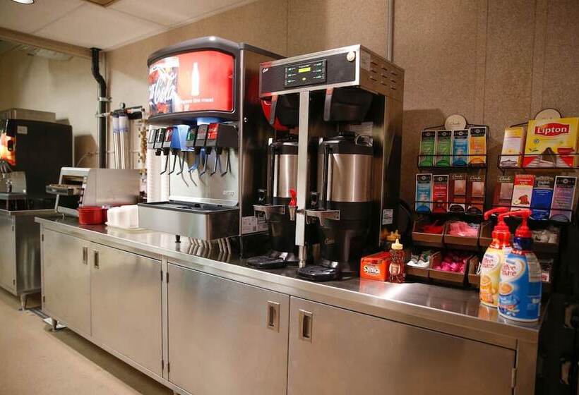 فندق Brooks Camp