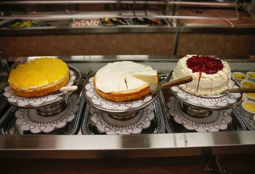 בית מלון כפרי Brooks Camp