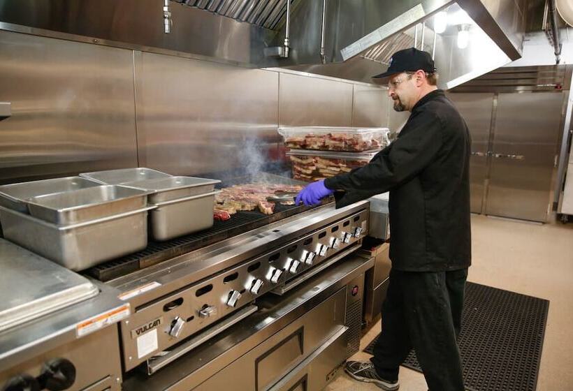 فندق Brooks Camp