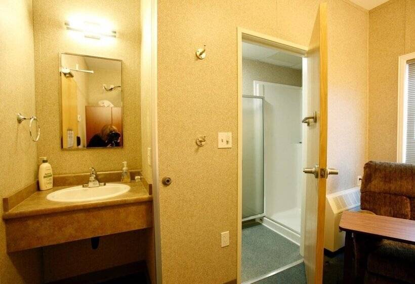 فندق Brooks Camp