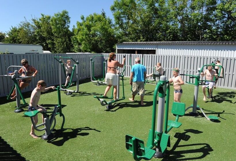 בית מלון כפרי First Camp Holbæk Fjord